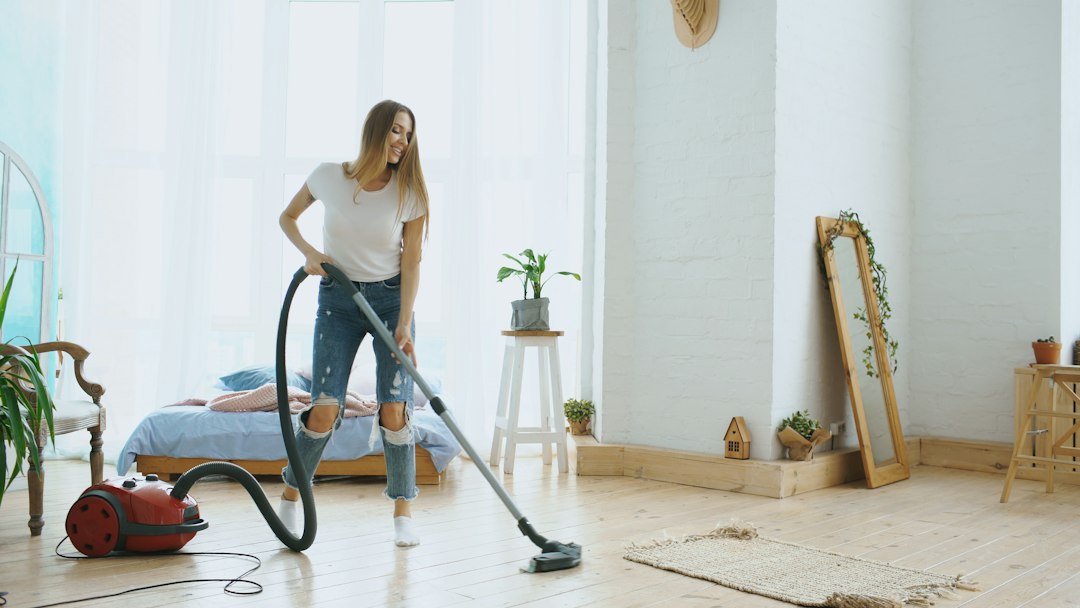 Nettoyage de moquette dans une chambre